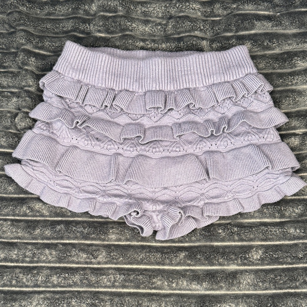 Edikted Ruffled Knit Shorts